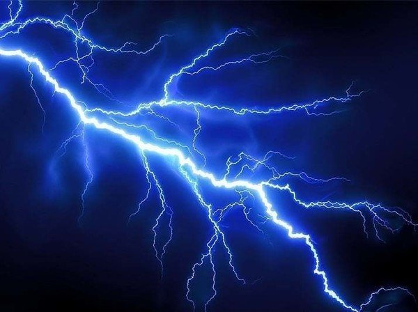 Lightning struck 35-year-old woman to death after staking lo...