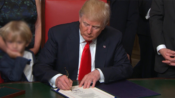 Trump seeks to cut federal ties with Harvard