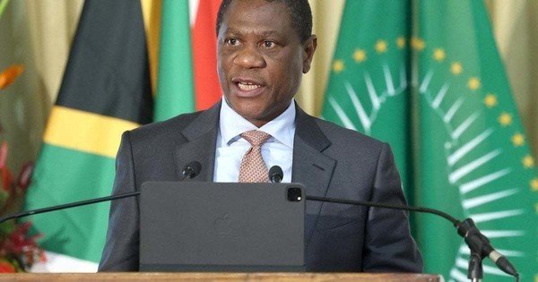 Mashatile pledges to strengthen ties between political leaders, appointed govt officials
