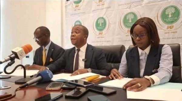 LAZ DEMANDS WITHDRAWAL OF BILL 7