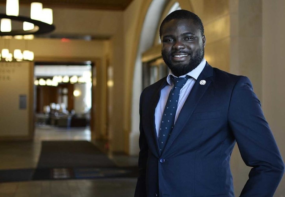 Tech giants banter on Twitter over fund raising capacities