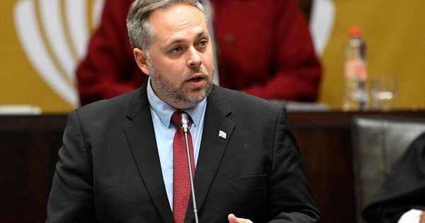 Infighting splits electoral reform panel, presenting Parliament with two competing reports