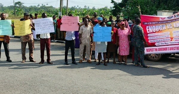 Ogun varsity workers protest over cancellation of govt-approved two-day off