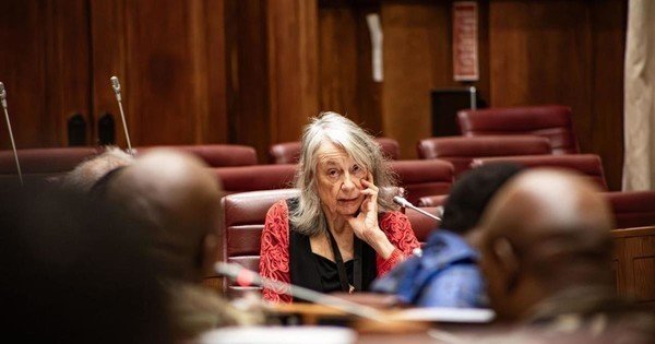 MPs clash with De Haas over her refusal to name her sources