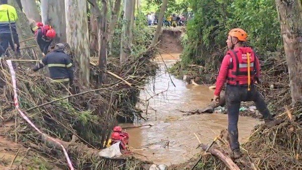 WATCH | Body recovered from KZN river as search intensifies for 2 others amid flooding