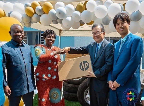 Japan’s Ambassador to Ghana presents laptops, Tyres from UNI...