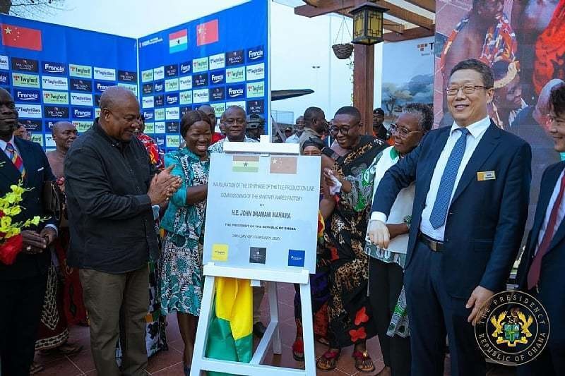 Mahama cuts sod for Shama glass factory