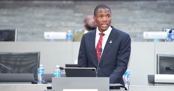 Dlabathi remains Ekurhuleni Finance MMC and ANC regional secretary despite resignation