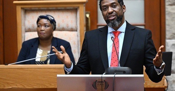 Minister Manamela denies political interference after dissolving troubled NSFAS Board