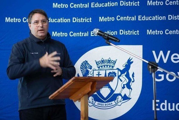 Probe to weed out ghost teachers finds 324 staff employed by two departments
