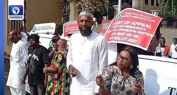 [VIDEO] ADC Crisis: David Mark-Led Group Protests At Abuja Federal High Court
