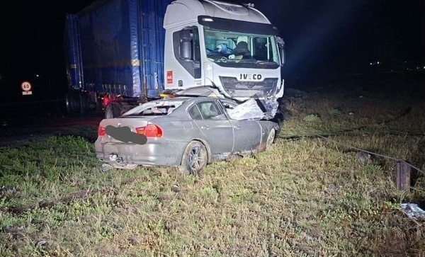 Couple, child killed on Eastern Cape N10 in head-on collision with truck