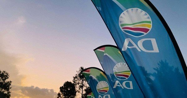 Municipal elections: DA sticks to its stalwarts as ANC & EFF look to wrestle control of Cape Town