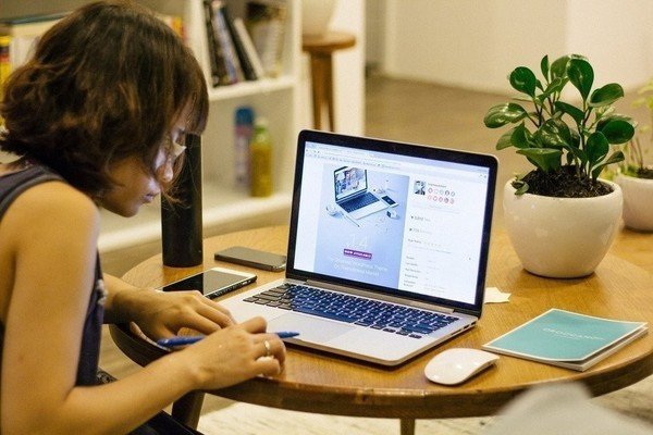 Work From Home Jobs: 5 Sites That Pay $20 Per Hour To Stay At Home