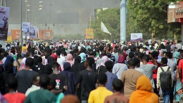 Gov’t officials detained, phones down in possible Sudan coup