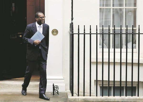 Kwarteng sacked as UK finance minister, pound plunges 