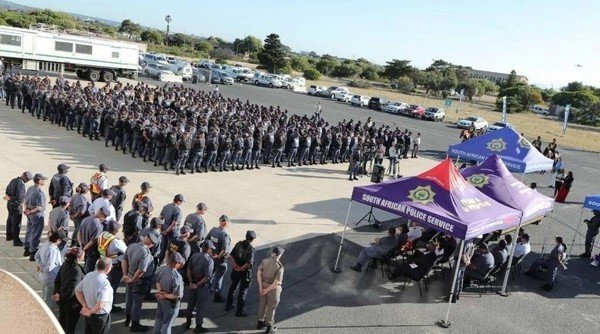 Nearly 1 000 extra cops deployed in Western Cape over the festive season
