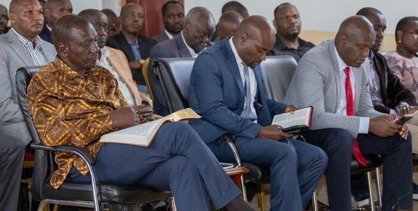 Residents Heckle Governor In Front of Ruto