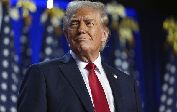 US deports hundreds as Trump begins crackdown on illegal immigrant5