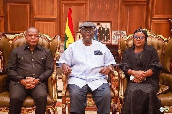 Kufuor consoles Rev Wengam over loss of mother