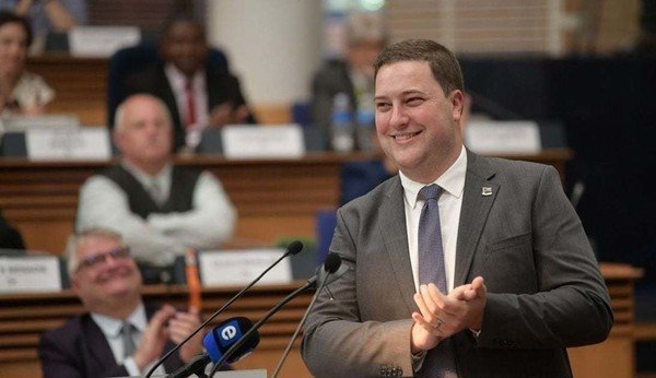 Opposition in WC Legislature criticise SAPS for briefing Hill-Lewis on probe into JP Smith, Limberg