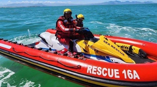 One dead, another hospitalised amid search for missing teen at KZN beach