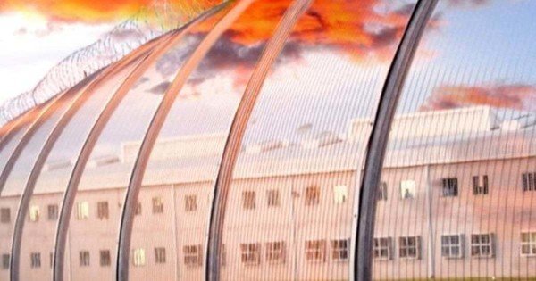 Correctional Services committee says privately-run prisons should not carry on beyond contracts