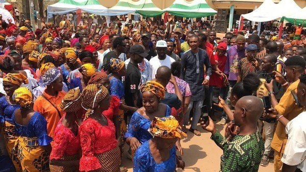 Ex-PDP Chairman, Others Defect To APC In Ebonyi