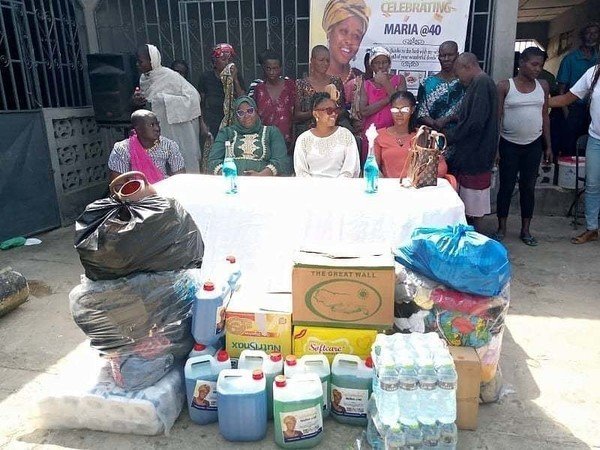 Maria dines with inmates of mental home, donates to foundati...