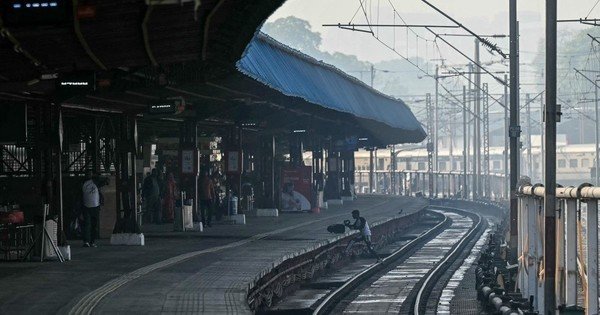 18 killed in India festival train stampede