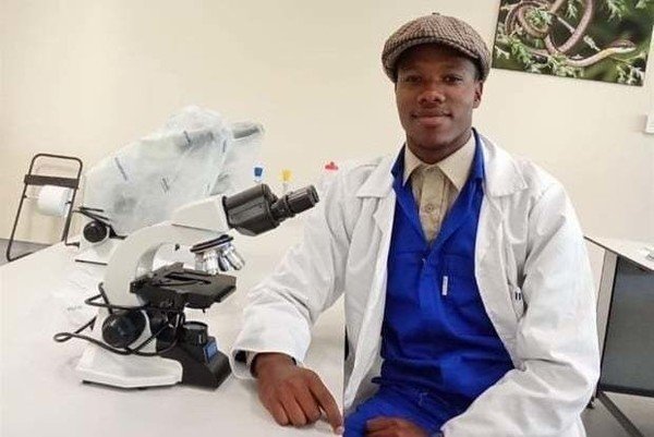 Battling Rhodes University student receives R180 000 scholarship for first-year studies