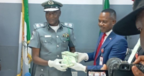 Customs hand over seized foreign currency to EFCC in Ogun