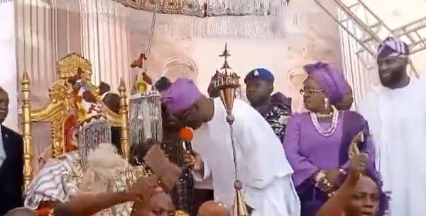 Makinde presents new Alaafin, Oba Owoade