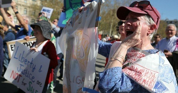 Protesters march against Trump in US