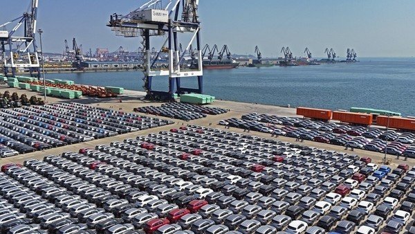 China hits back at US and will raise tariffs on American goods from 84% to 125%