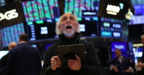 Goldman Sachs profit exceeds expectations, tech shares rally, lifting US stocks