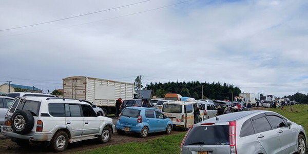 Travellers Stranded Along Nairobi-Nakuru Highway