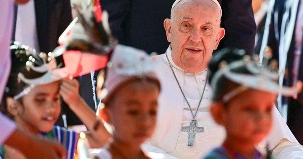 Political parties pay tribute to Pope Francis, who died earlier today