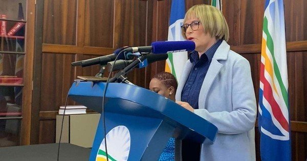 DA to push for govt spending review to end wasteful expenditure