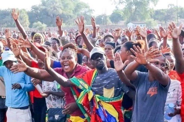 LIVINGSTONE YOUTHS RESOLVE TO RALLY BEHIND HH BUT TELLS OFF GREEDY SERVING MP’S, MAYOR’S, AND DC’S THAT COME 2026, IT’S “KU WIRE.”