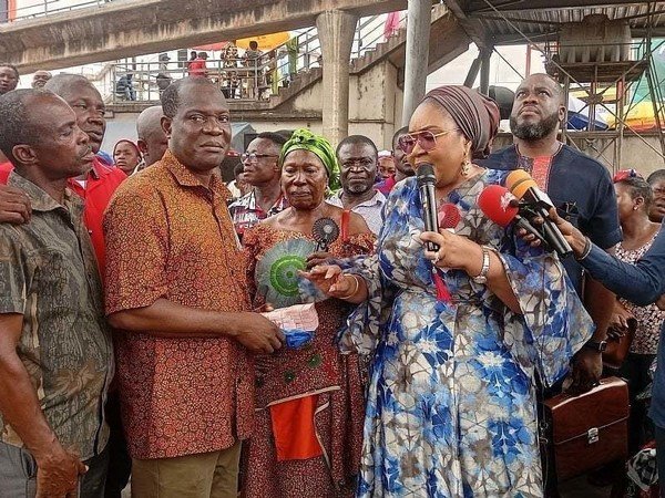 Naa Torshie donates GH₵100,000 to Adum-Blue Light fire victi...